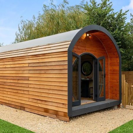 Apple - Luxury Cabin In The Cotswolds Vila Alderton  Exterior foto
