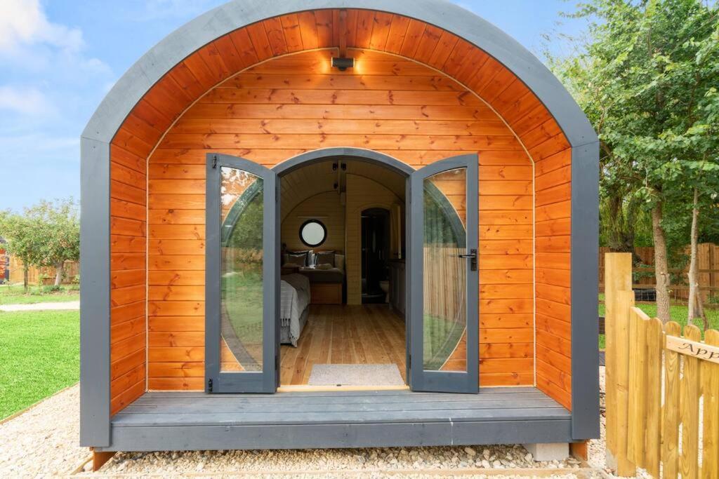 Apple - Luxury Cabin In The Cotswolds Vila Alderton  Exterior foto