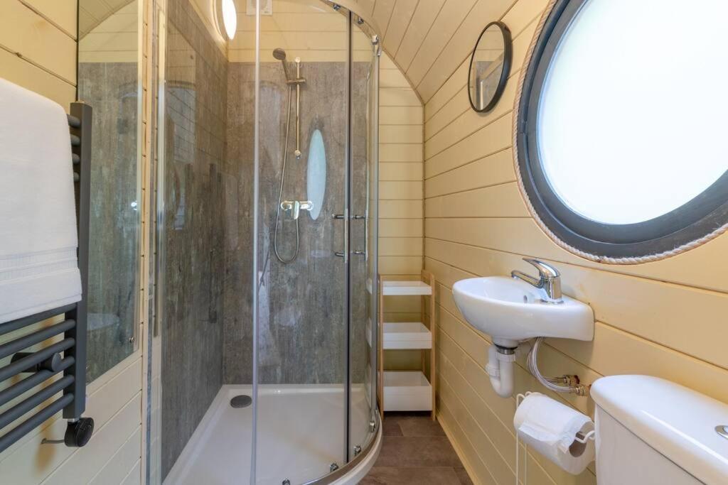 Apple - Luxury Cabin In The Cotswolds Vila Alderton  Exterior foto