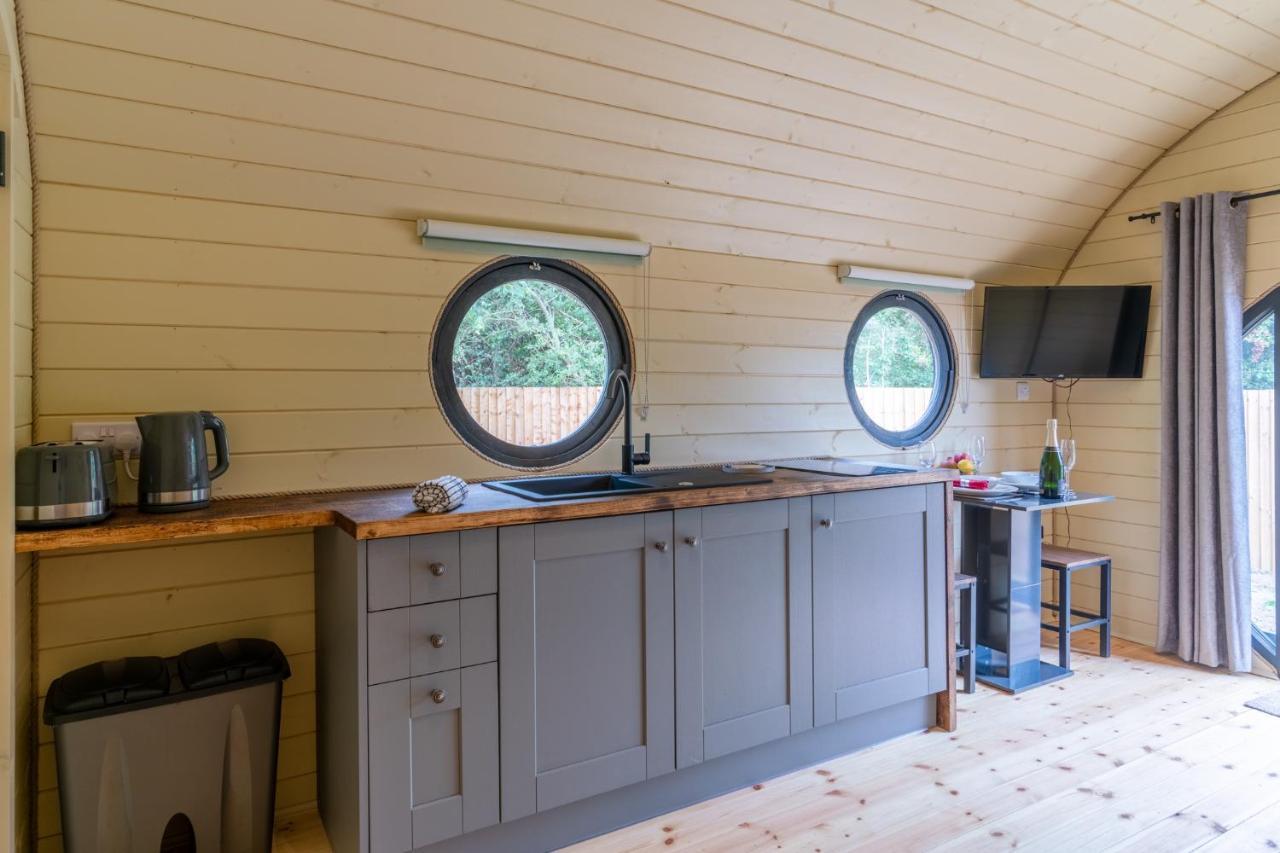 Apple - Luxury Cabin In The Cotswolds Vila Alderton  Exterior foto